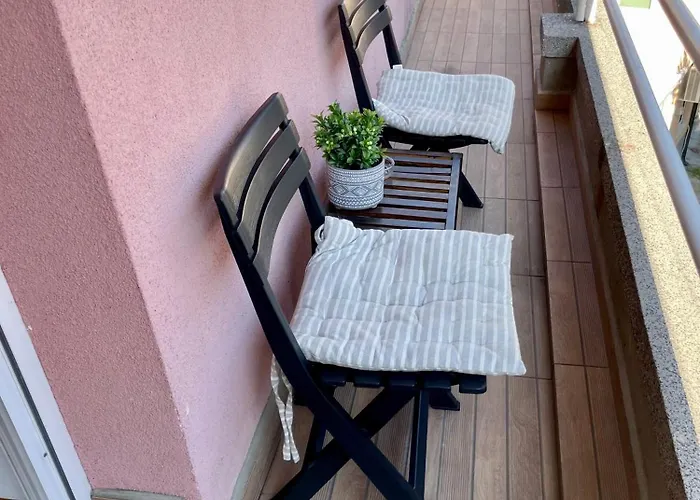 'shell' Flat In The Center بورغاس