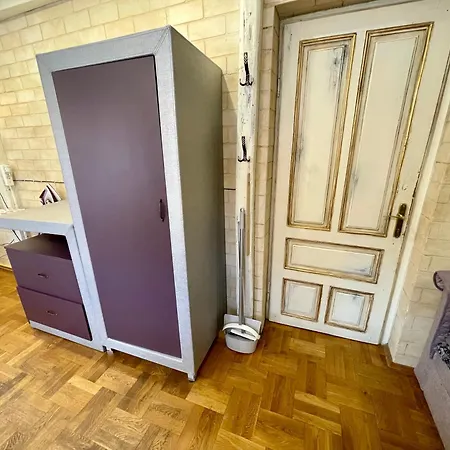 'shell' Flat In The Center